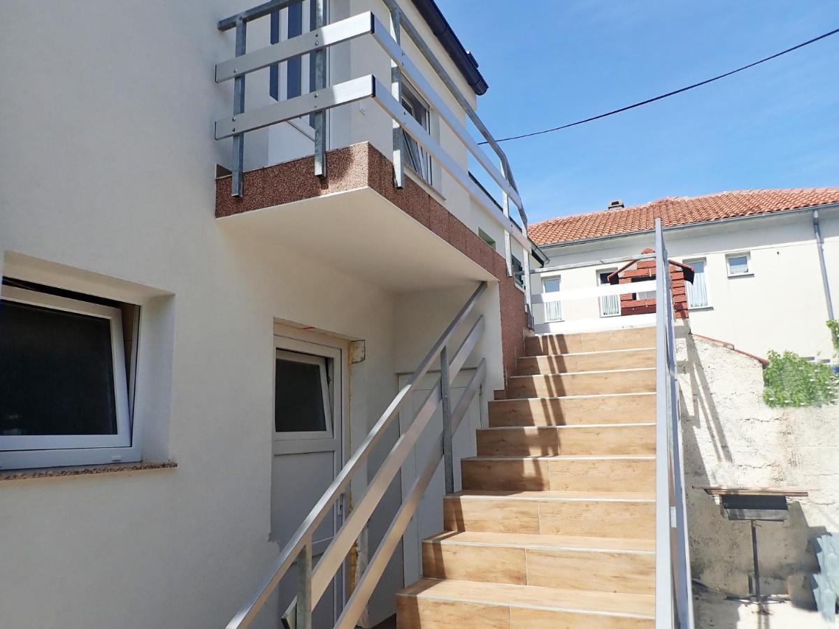 Apartment Maca Starigrad Paklenica Buitenkant foto